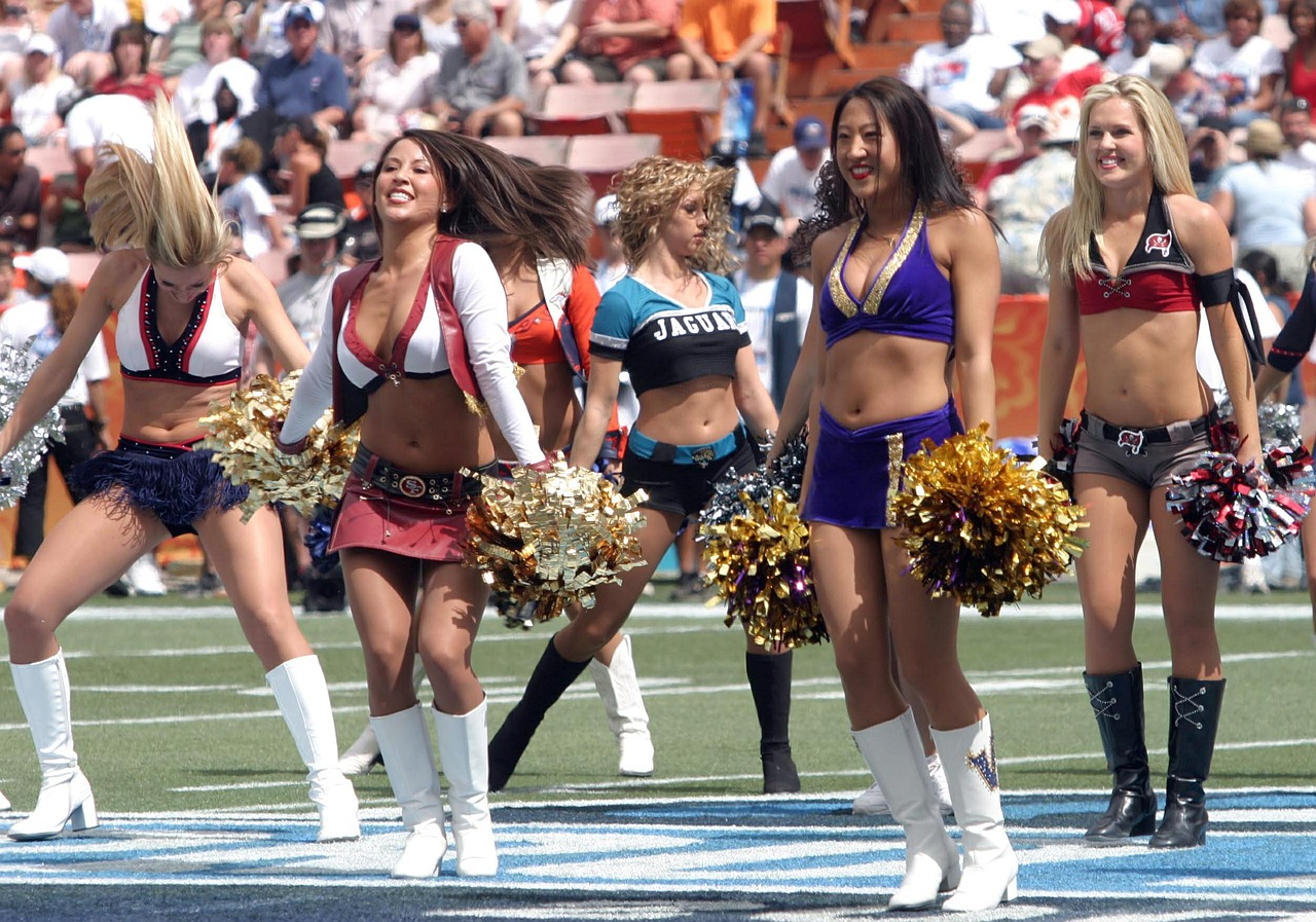 cheerleaders-560455_1280