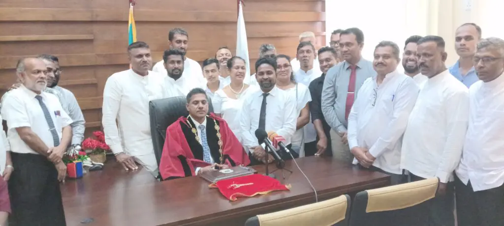 இரத்தினபுரி மாநகர சபையின் முதல்வர் பதவியேற்றார்