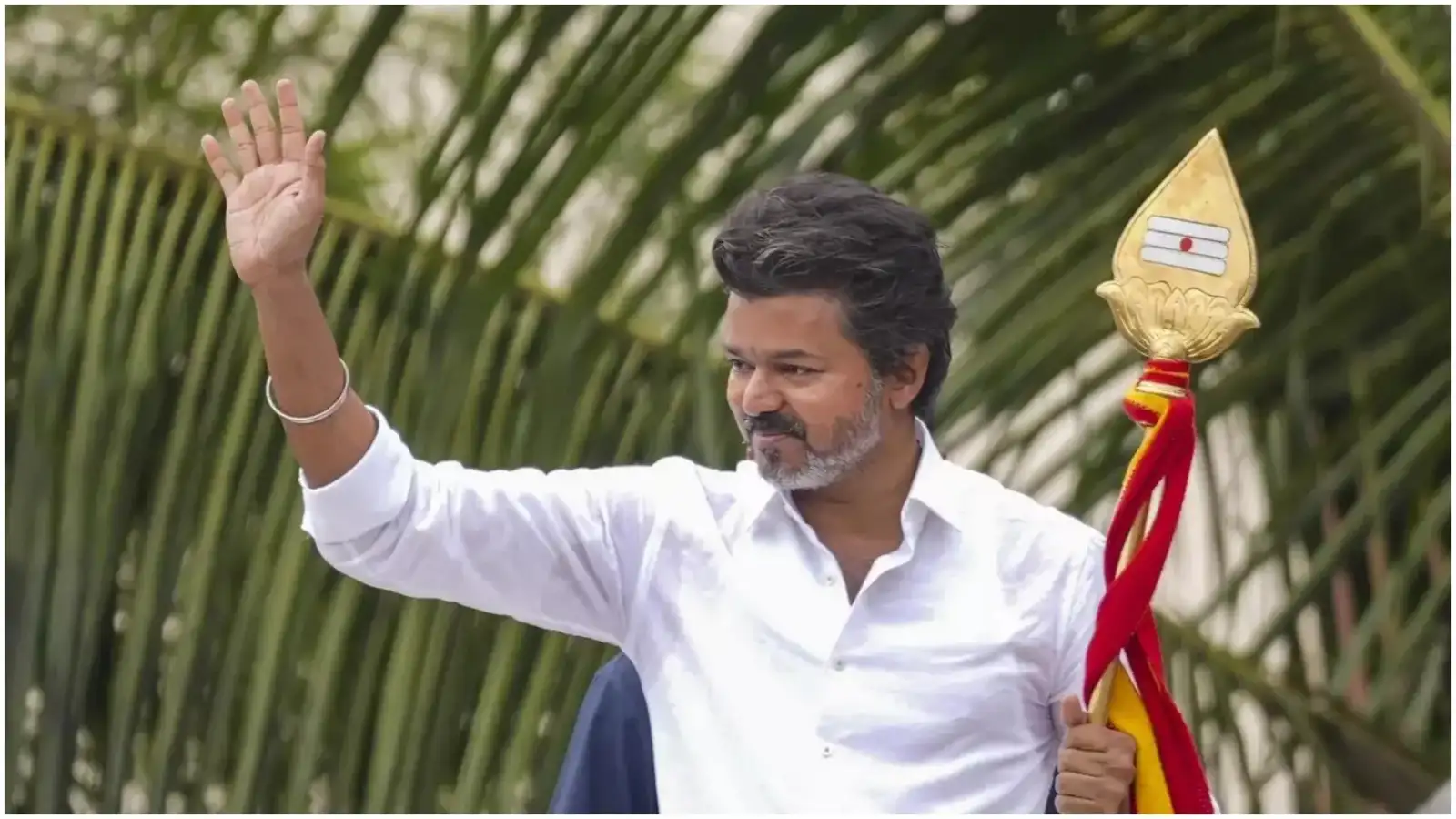 அரசியலுக்கு முழுக்கு போடுகிறாரா விஜய்?