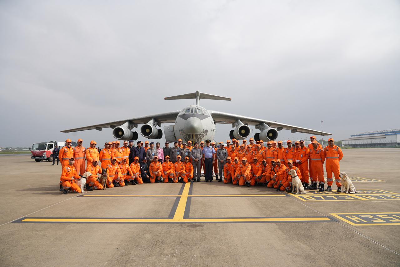 இலங்கையில் இந்திய மீட்புப் பணியாளர்கள் 80பேர் களத்தில்!