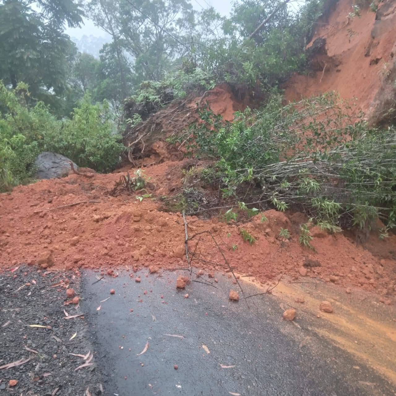 பூண்டுலோயா டன்சினன் பாதை மூடப்பட்டது