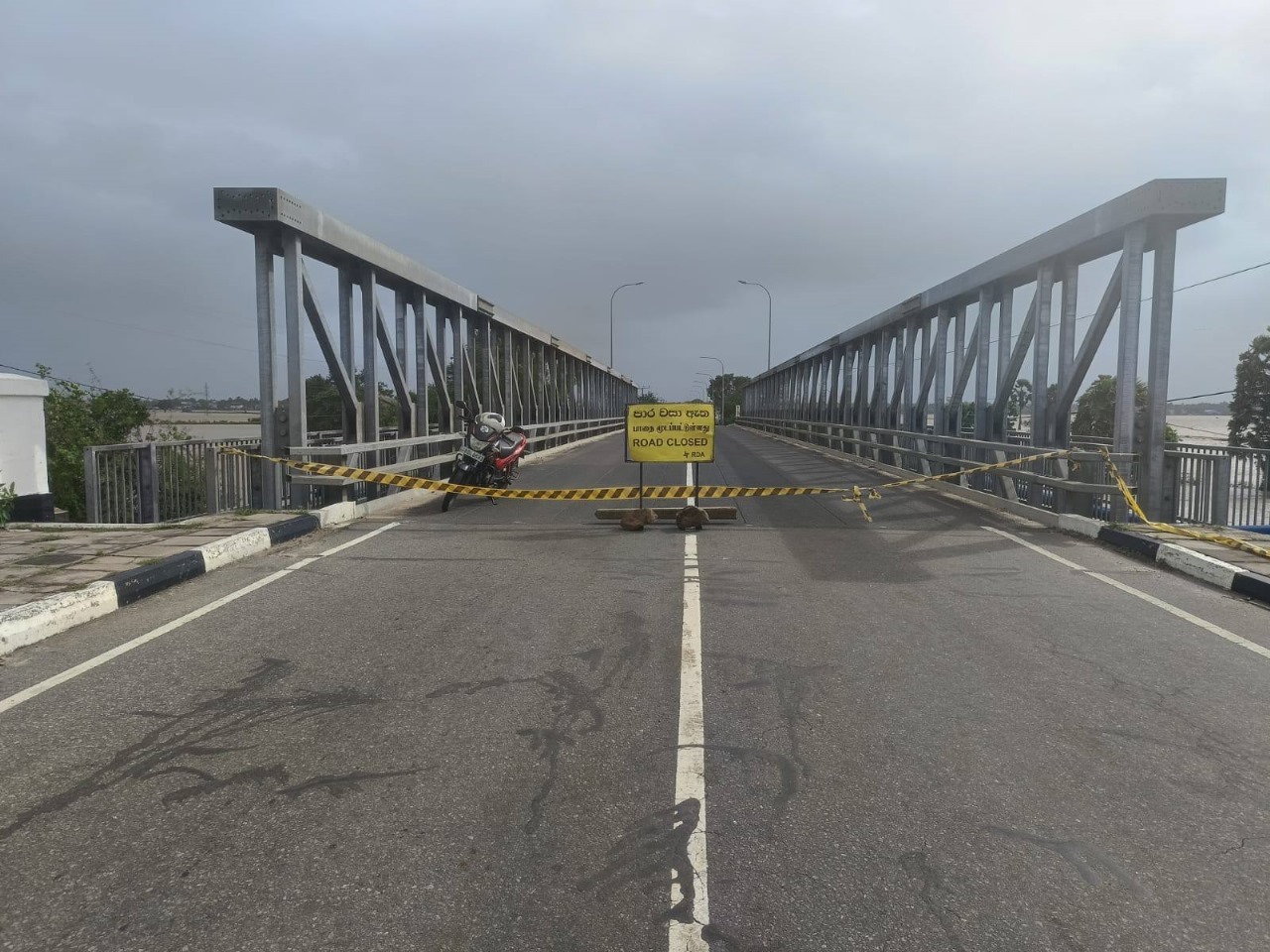 அம்பாறை, மட்டக்களப்பு மாவட்டங்களில் போக்குவரத்து பாதிப்பு