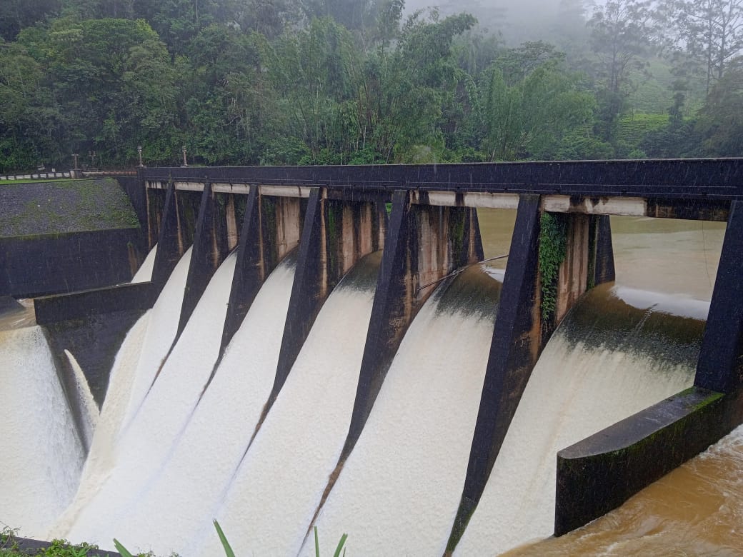 விமலசுரேந்திர, கென்யோன் நீர்த்தேக் கங்களின் வான் கதவுகள் திறப்பு