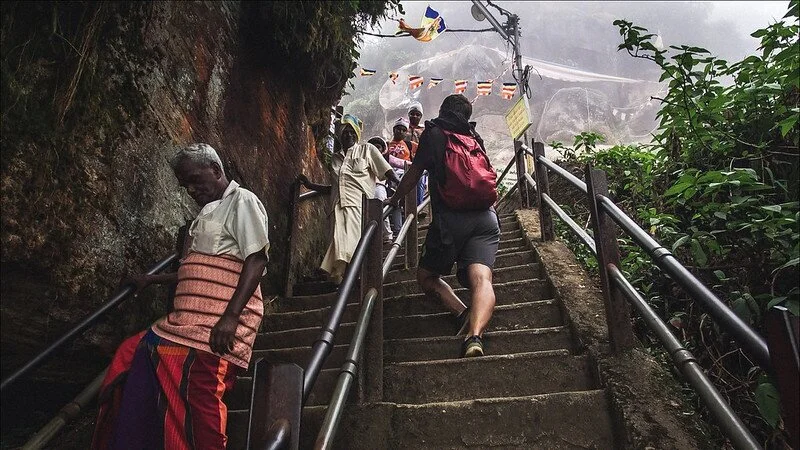 சிவனொளிபாத மலைக்குச் செல்வோர் அவதானமாகச் செல்லவும்