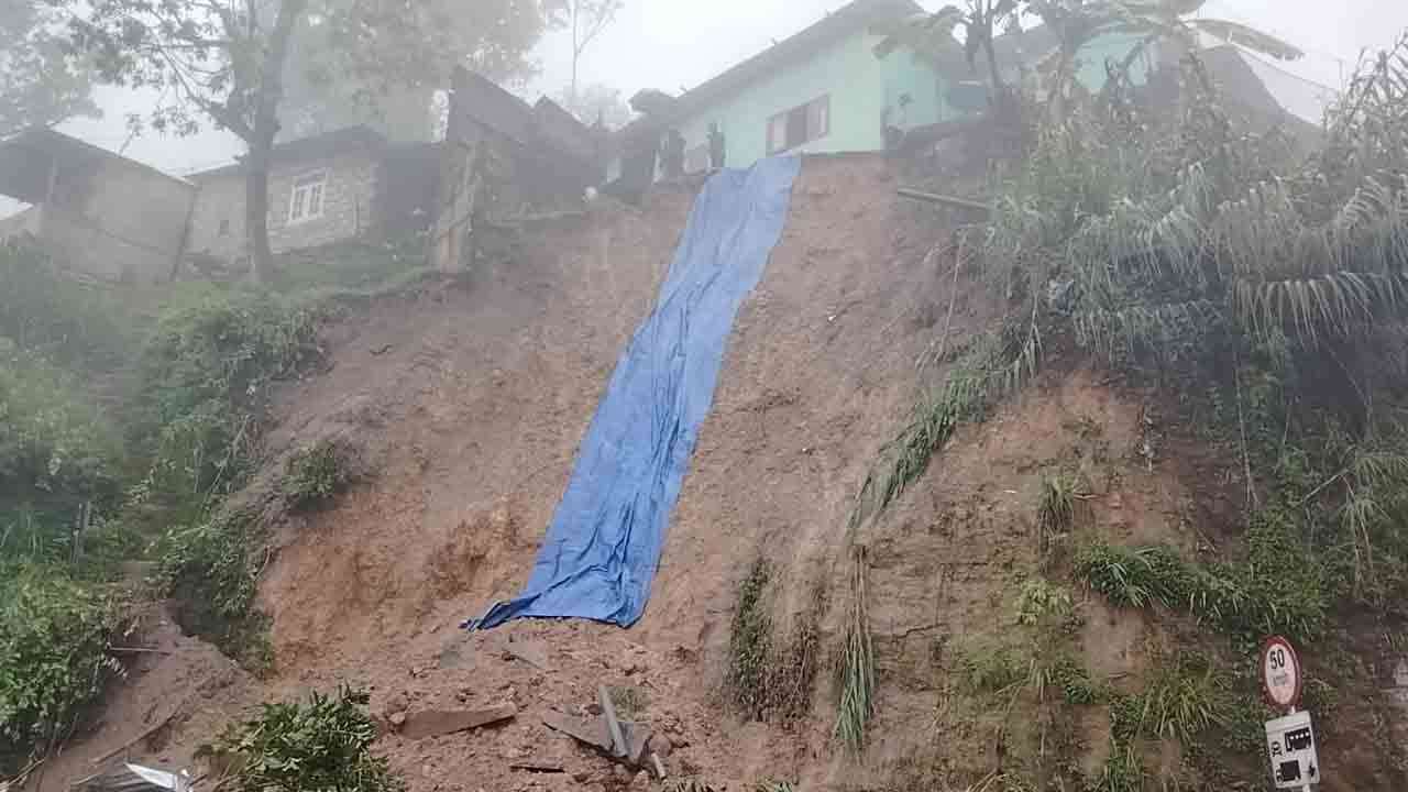 ஹப்புத்தளை பகுதியில் மண்சரிவு