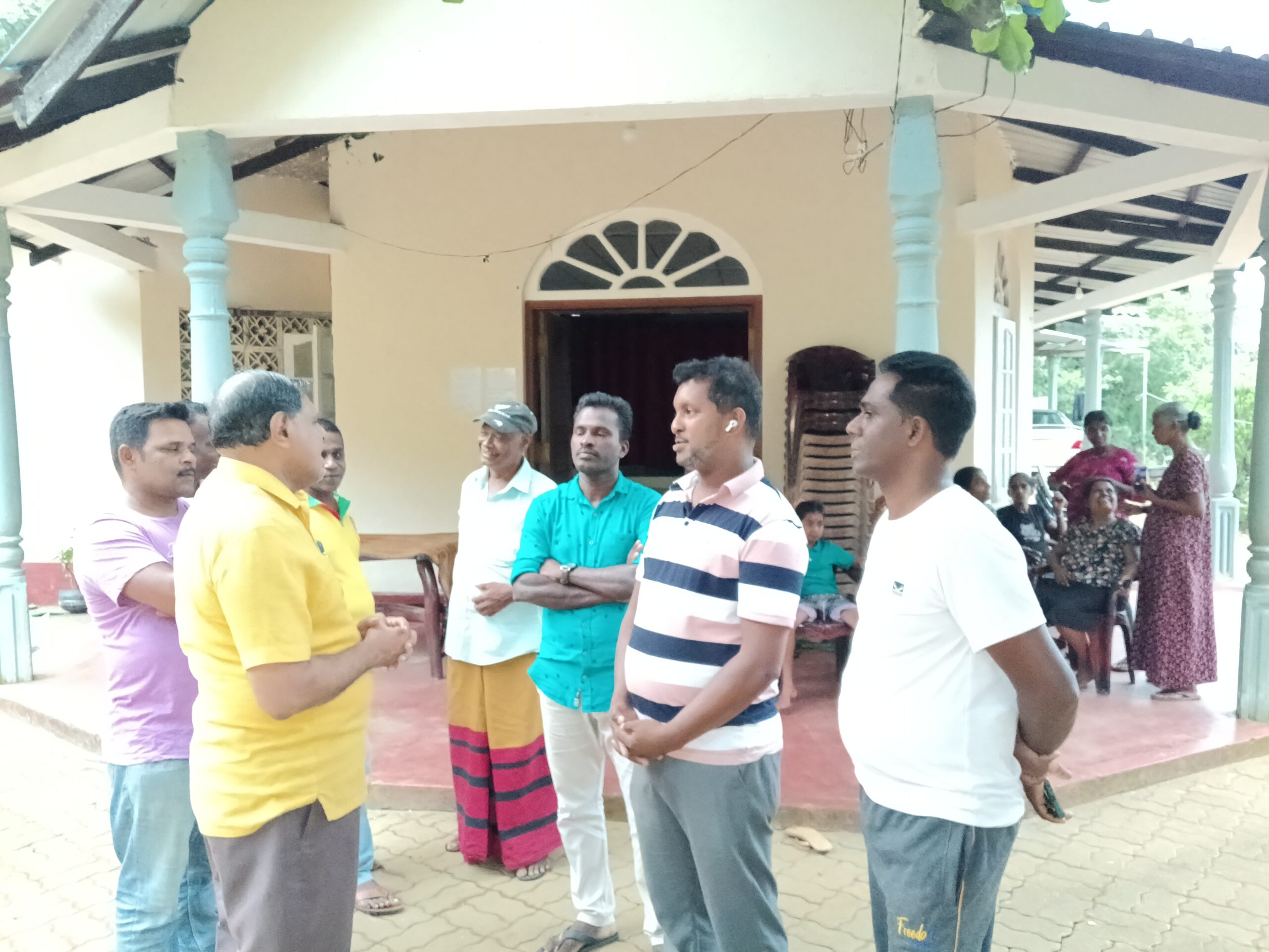 இரத்தினபுரியில் பாதிக்கப்பட்டவர்கள் தற்காலிக முகாம்களில்