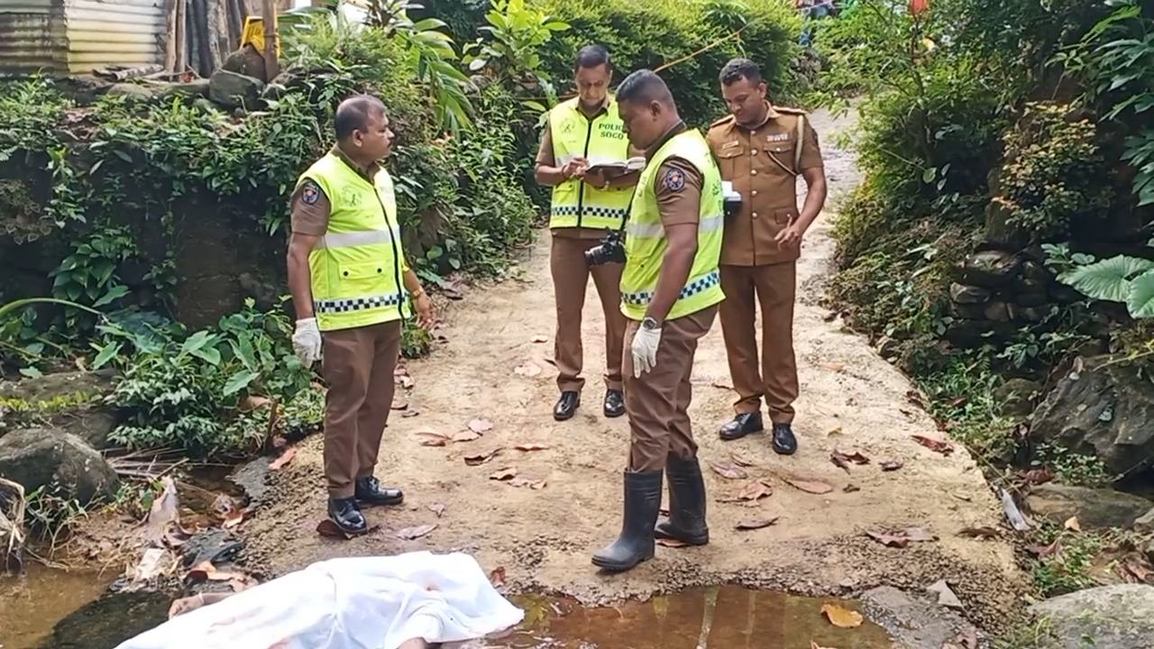 மனைவியிடம் சேட்டைபுரிந்ததைத் தட்டிக் கேட்டவர் தாக்கப்பட்டுக் கொலை!