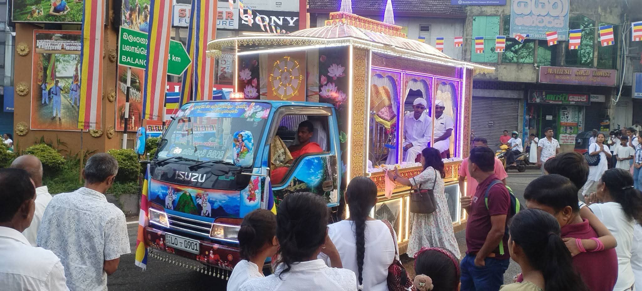 சிவனொளிபாதமல பருவ காலம் நாளை (04) பௌர்ணமி தினத்தன்று ஆரம்பம்!