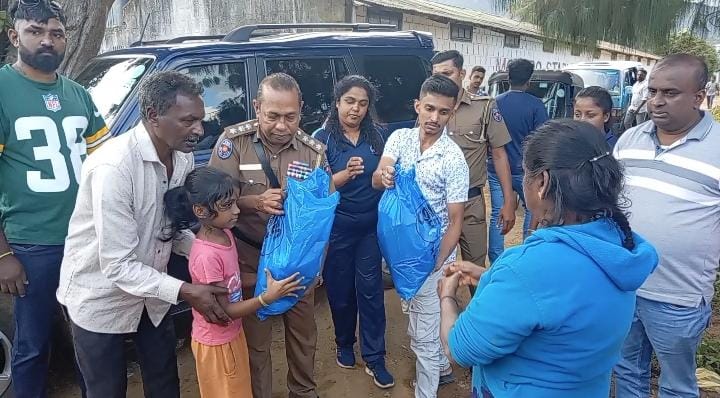 நுவரெலியா காவல்துறை உலர் உணவு அத்தியாவசிய பொருள் விநியோகம்