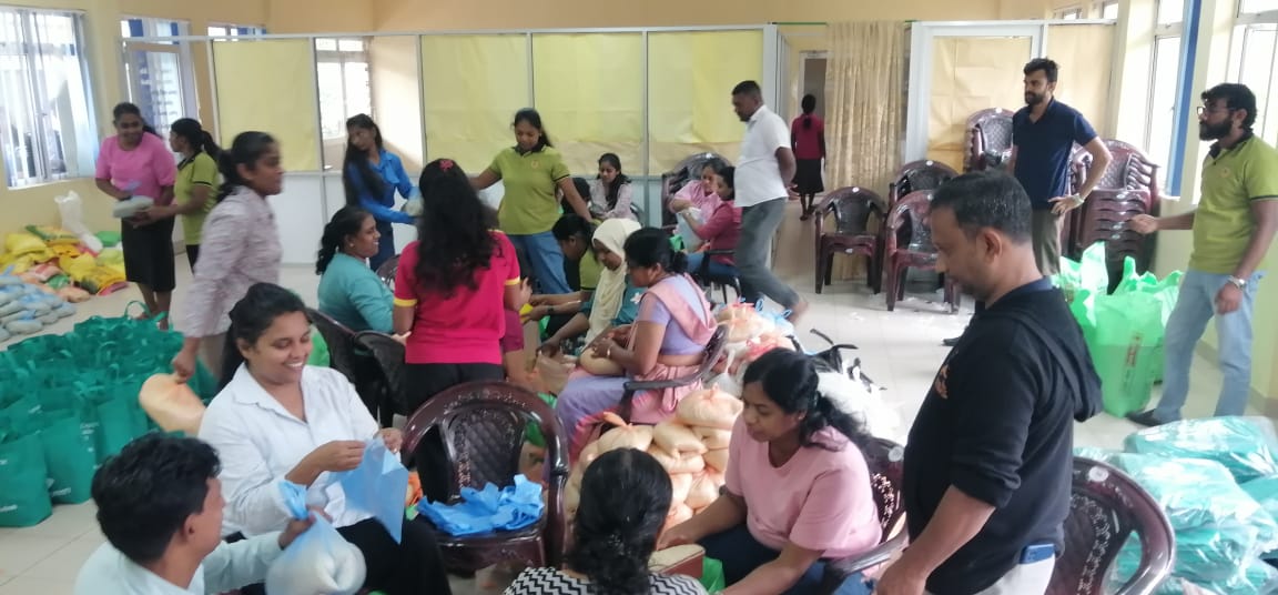 நிவாரணம் வழங்கும் பணியில் பன்விலை பிரதேச செயலக உத்தியோகத்தர்கள்