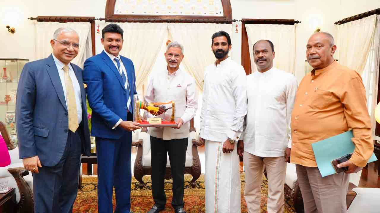 பெருந்தோட்ட மக்களுக்கு வெளிநாடுவாழ் இந்தியர்கள் அந்தஸ்தை வழங்குங்கள்!