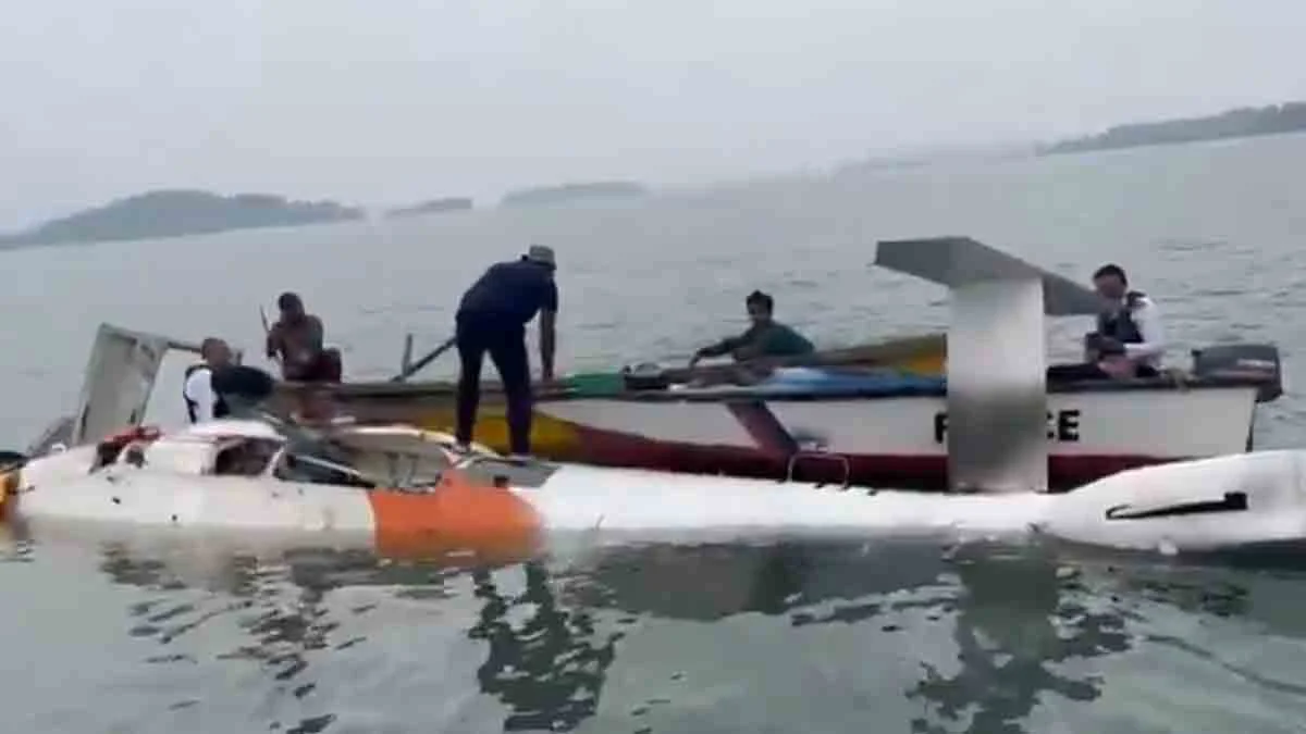 அந்தமானில் ஹெலிகொப்டர் கடலில் வீழ்ந்து விபத்து! ; பயணிகள் பாதுகாப்பாக மீட்பு