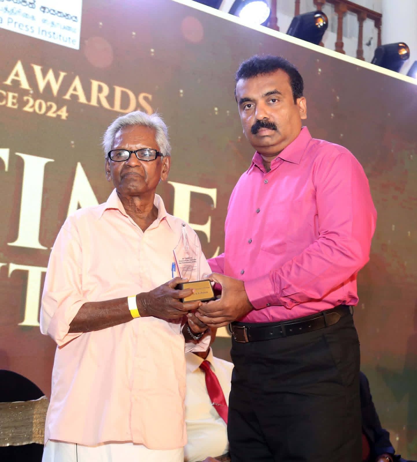 கண்டி இரா. அ. இராமன் வாழ்நாள் சாதனையாளர் விருது பெற்றார்