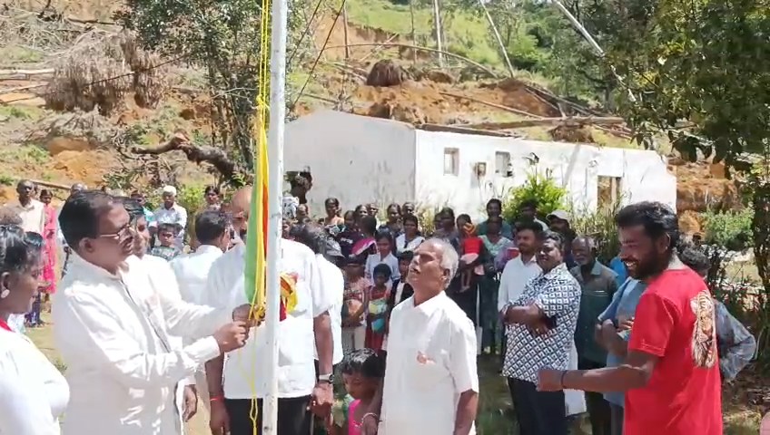 வீட்டையே இழந்து நிற்போர் எந்தக் கூரையில் சுதந்திர கொடியை ஏற்றுவர்?