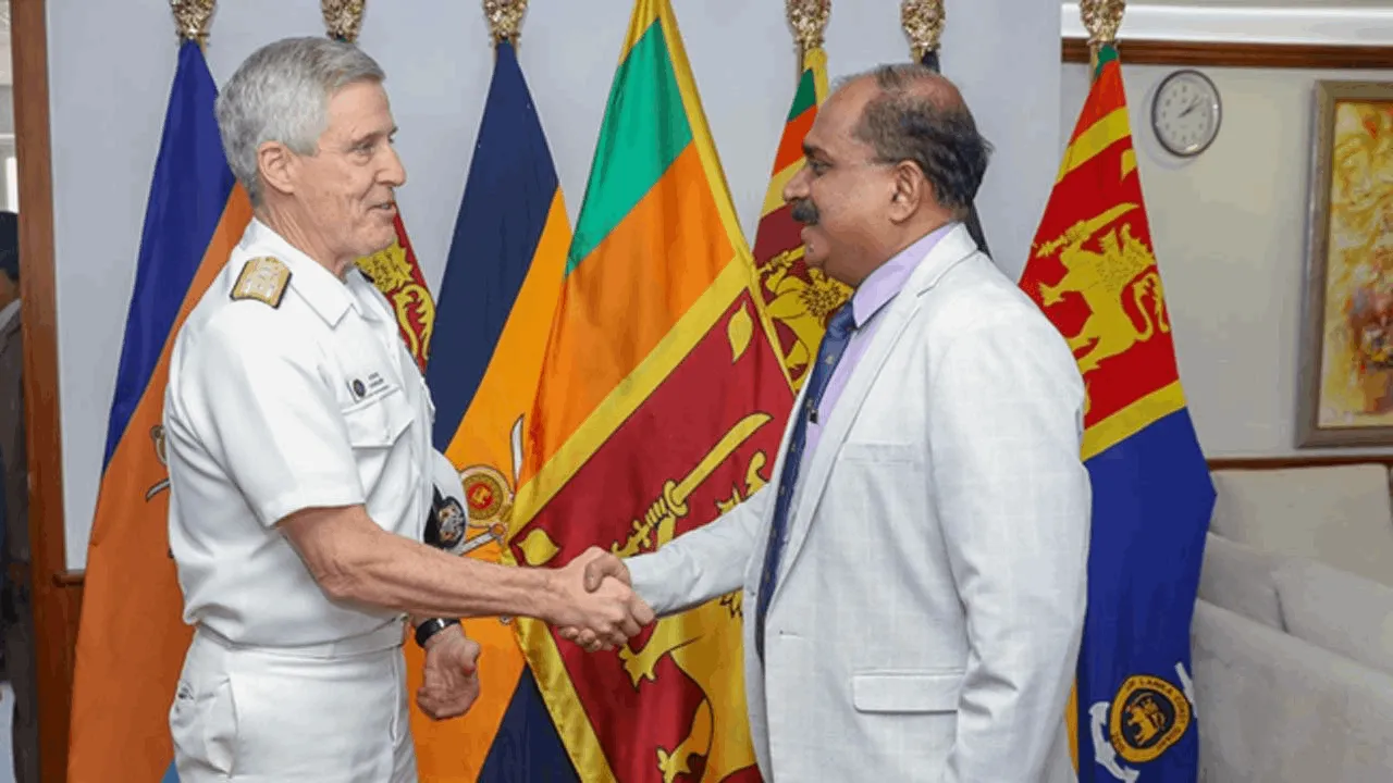 அமெரிக்க கடற்படையின் கட்டளைத் தளபதி - பாதுகாப்பு பிரதி அமைச்சர் சந்திப்பு