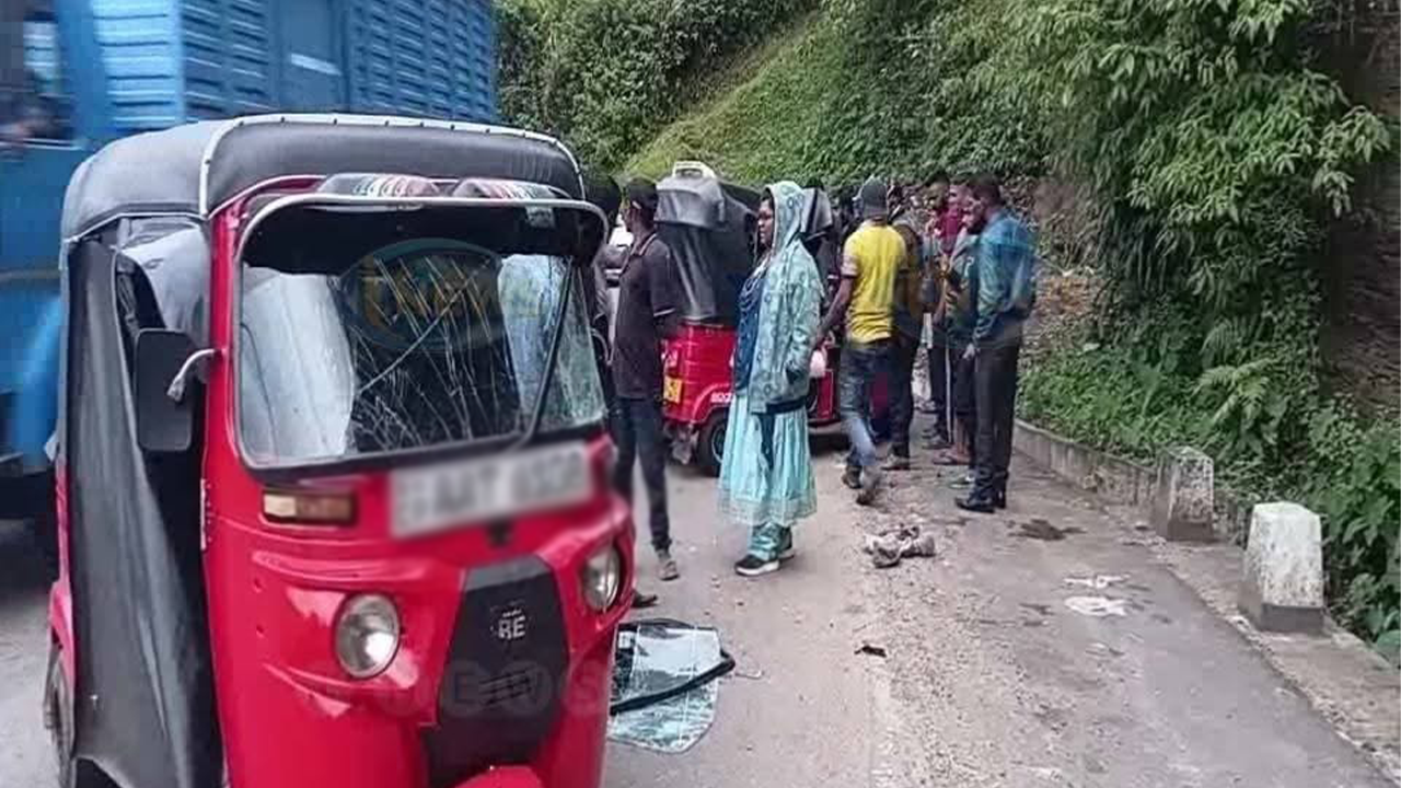 சென்கிளயர் அருவிக்கு அருகில் இரண்டு முச்சக்கர வண்டிகள் மோதி விபத்து