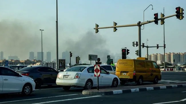 துபாயில் ஏவுகணைச் சிதறல்கள் விழுந்து இலங்கையர் உட்பட நால்வர் காயம்!