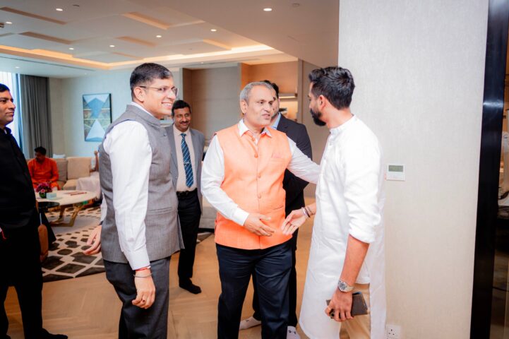 சுவாமி கைலாசநந்த் கிரிஜி மகாராஜ-ஜீவன் தொண்டமான் சந்திப்பு