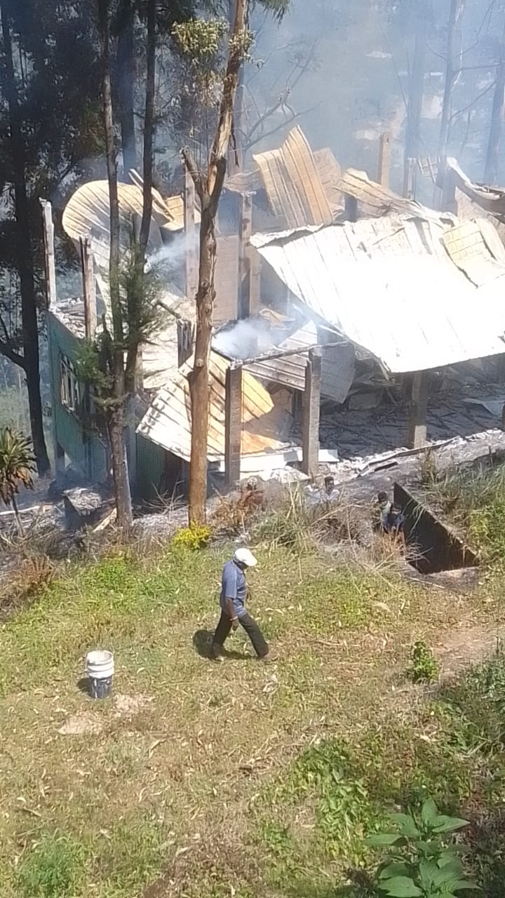 டெவன் அருவிப் பகுதியில் 10 ஏக்கர் வனப் பகுதி தீயில் எரிந்து நாசம்!