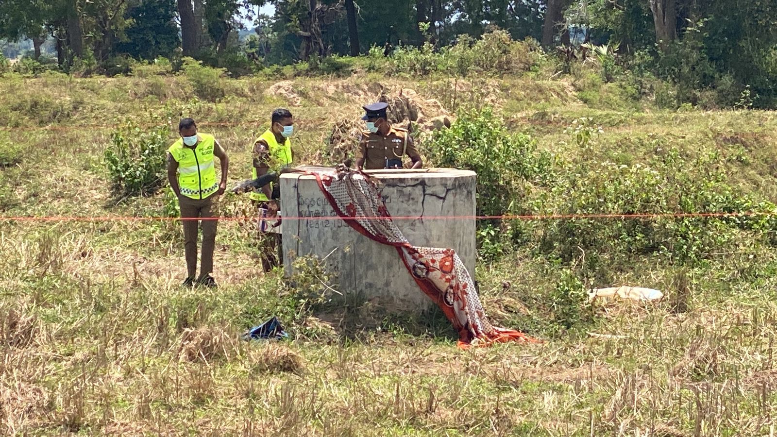 கடத்தப்பட்டுக் காணாமல் போன பெண்கள் கிணற்றிலிருந்து மீட்பு!