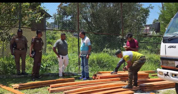 சட்ட விரோதமாகக் கொண்டு செல்லப்பட்ட மகோகனி மரக்கட்டைகள் பறிமுதல்