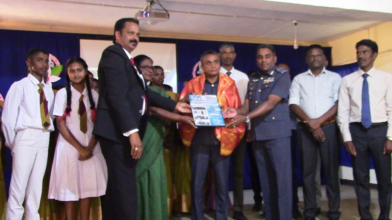 நானுஓயா டெஸ்போர்ட் த.ம.விக்கு தகவல் மொழினுட்ப ஆய்வகம் கையளிப்பு