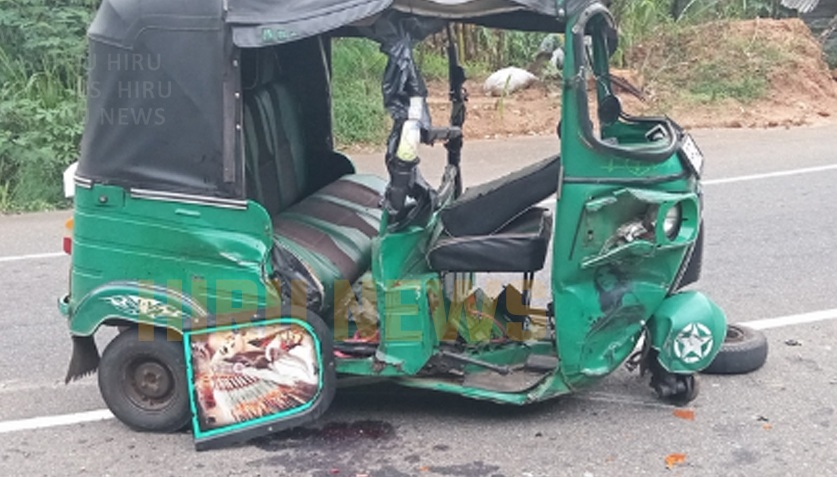 பத்துப்பேர் பயணித்த ஓட்டோ பள்ளத்தில் வீழ்ந்து விபத்து!