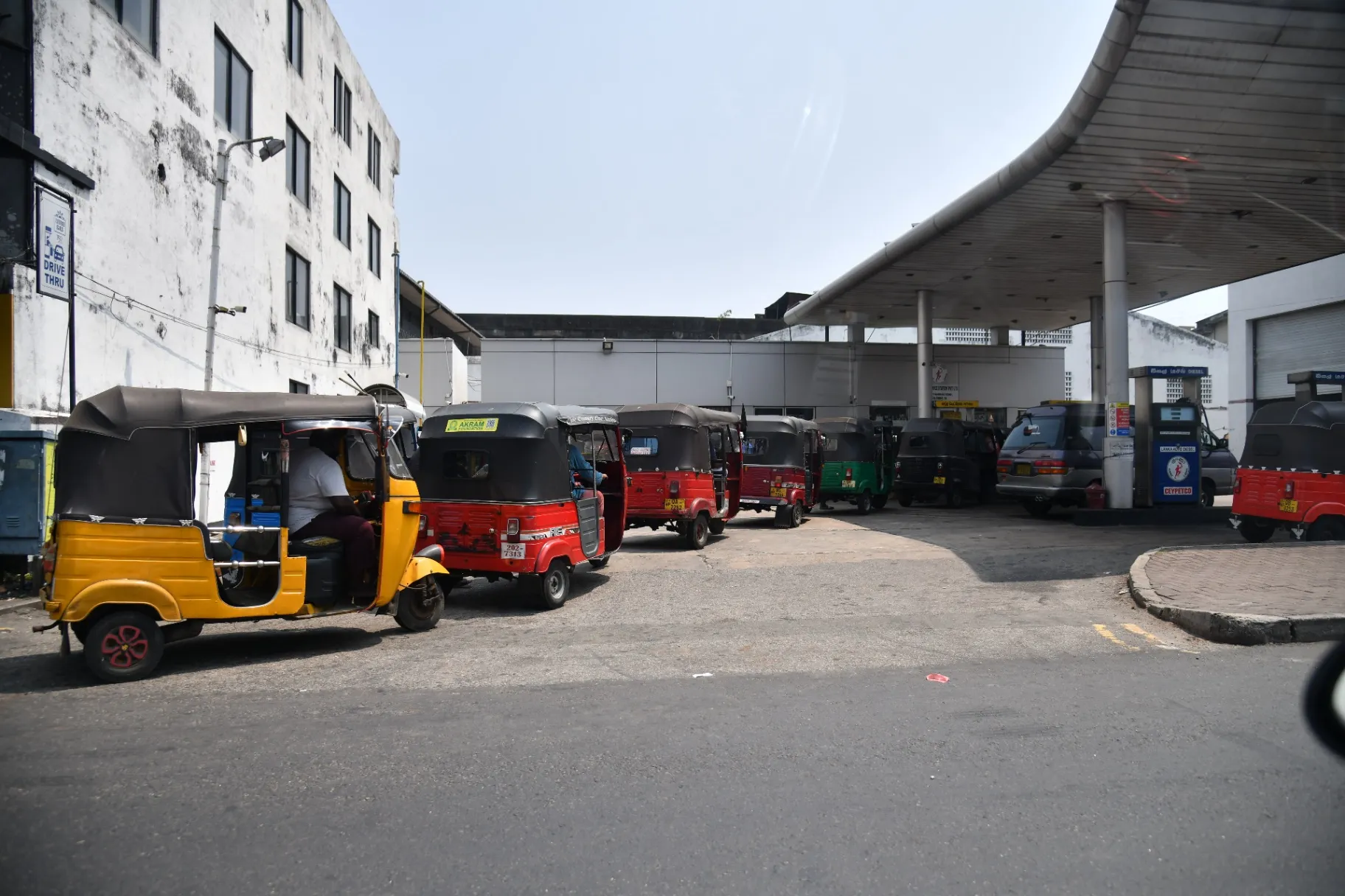 செயற்கை தட்டுப்பாடு மீண்டும் கியூஆர் முறையைக் கொண்டுவரும்