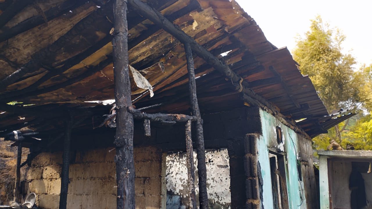 நானுஓயா கிளாஸ்ஷோ தோட்ட குடியிருப்பில் தீ விபத்து