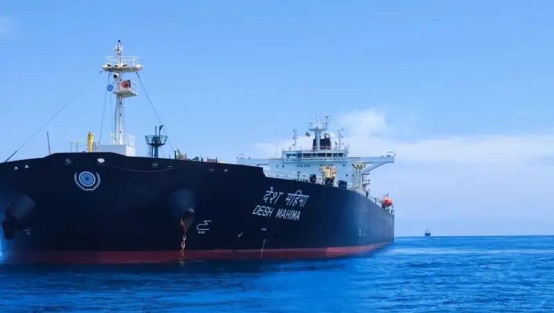 மசகு எண்ணெய் ஏற்றி வந்த முதல் கப்பல் கொழும்பு துறைமுகத்திற்கு வருகை