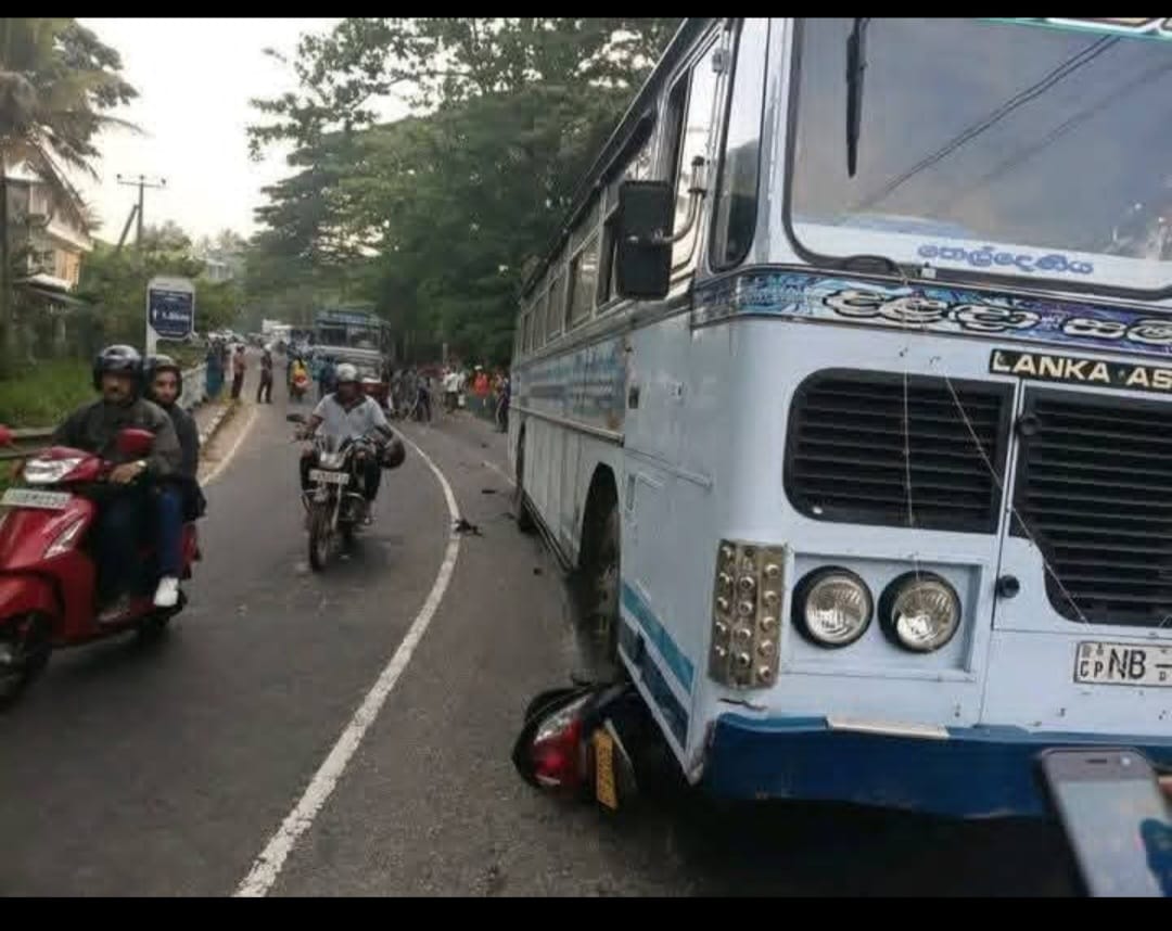 பாடசாலை மாணவனைப் பலியெடுத்த தனியார் பேருந்து