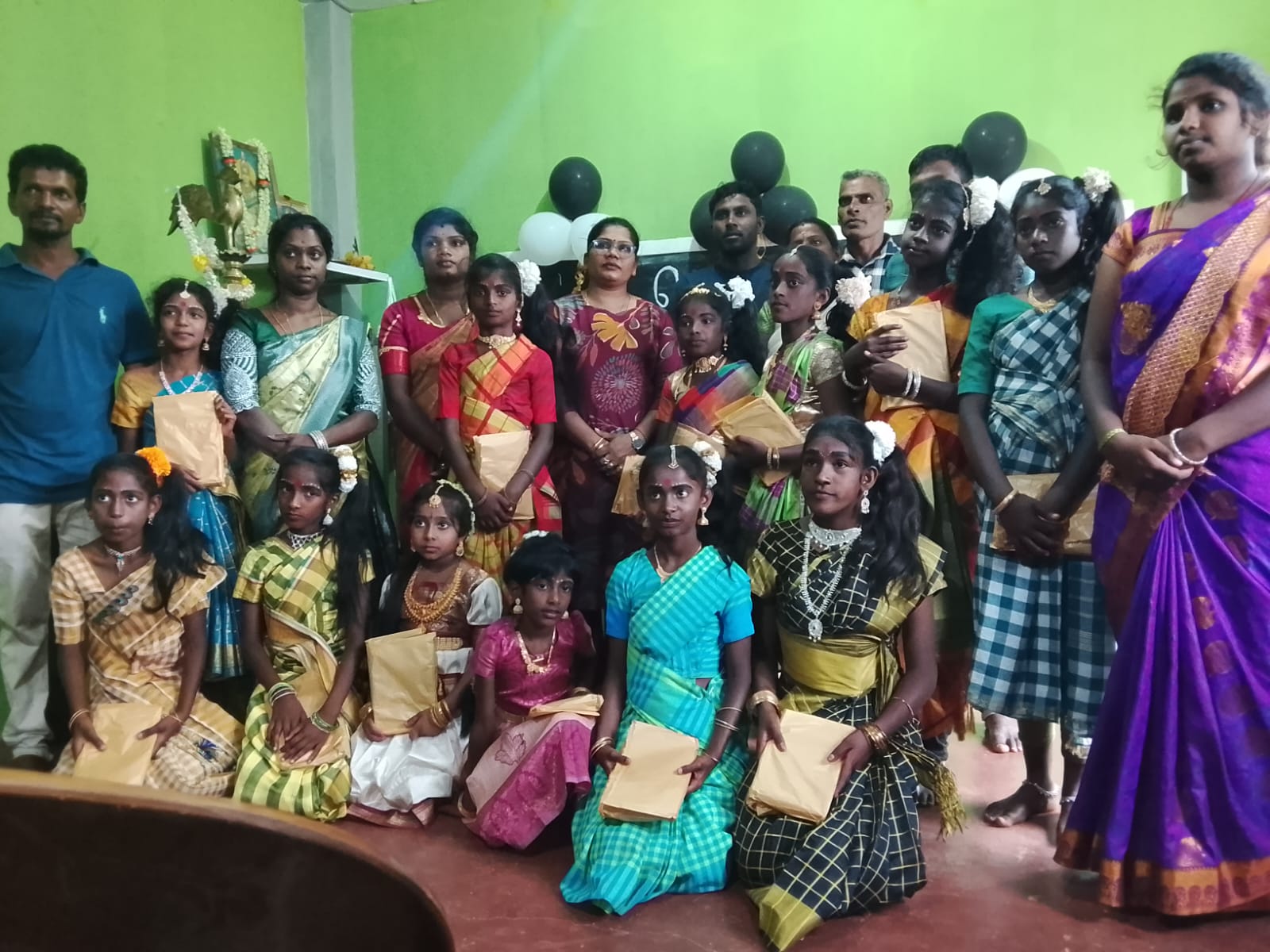 சாமிமலை செஞ்சுடர் அறநெறிப் பாடசாலை மாணவர்களுக்கு கற்றல் உபகரணங்கள்