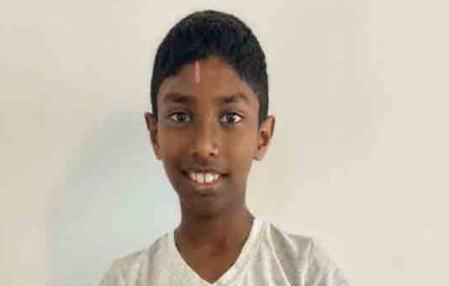 விபத்தில் சிக்கிய குடும்பத்தை மரணத்தின் பிடியிலிருந்து காப்பாற்றிய சிறுவன்!