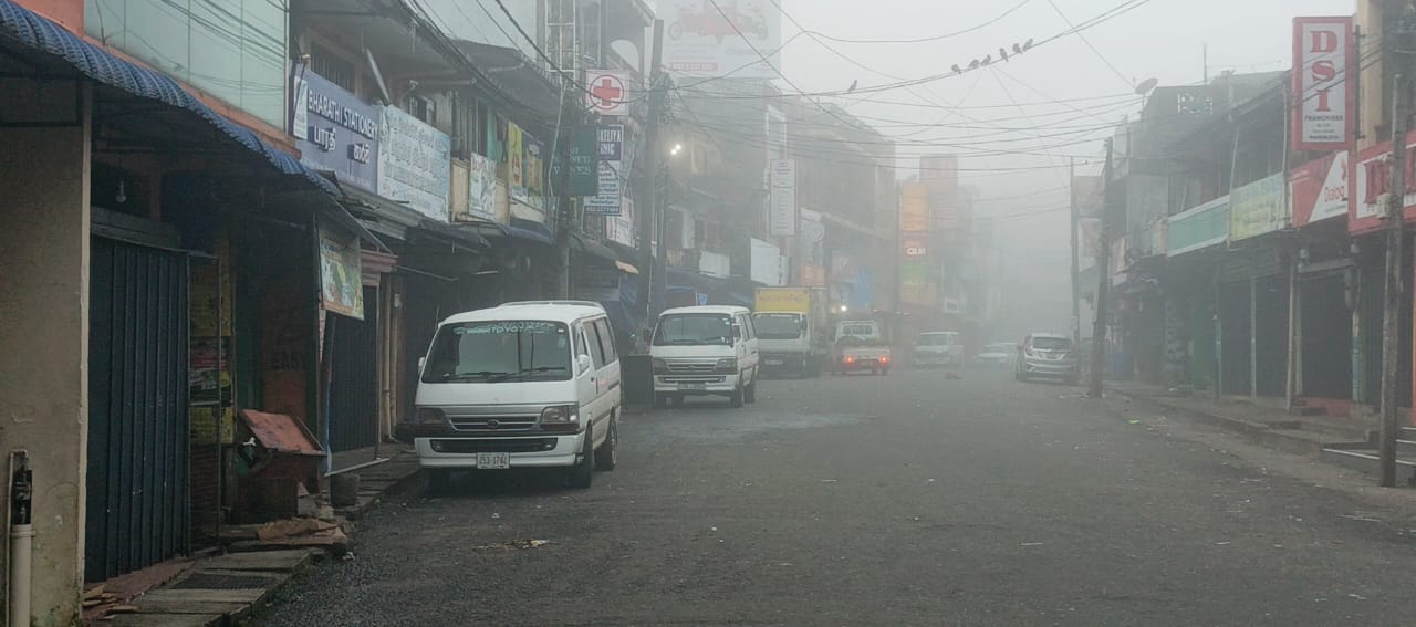 மத்திய மலைநாட்டில் காலை வேளையில் அதிகளவில் பனிமூட்டம்!