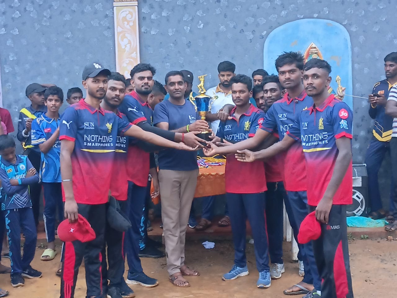 மீனாட்சி தோட்ட புத்தாண்டு கிரிக்கெட் சமரின் கிண்ணத்தை சுவிகரித்த ராவணா