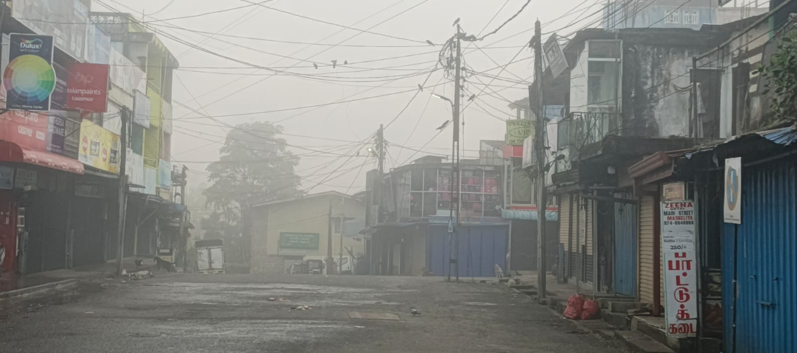 நுவரெலியா மாவட்டத்தில் கன மழையால் இயல்பு வாழ்க்கை பாதிப்பு!