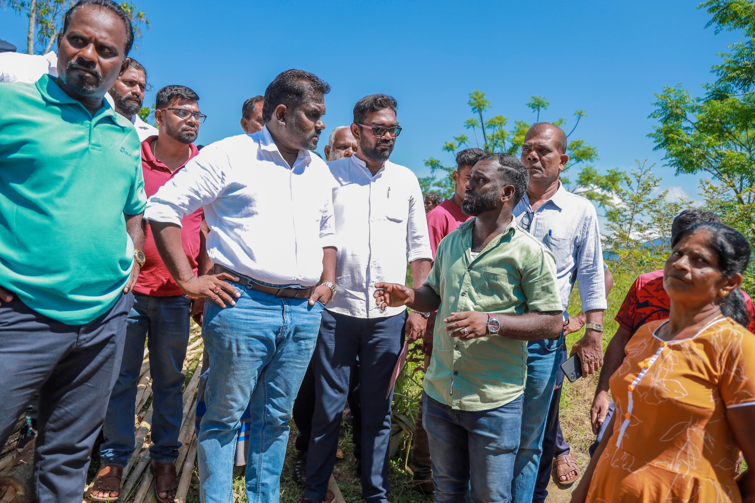 காவத்தை நீலகாமம் தோட்டத்திற்குப் பிரதியமைச்சர் பிரதீப் விஜயம்