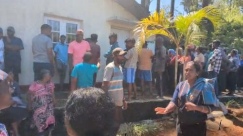 கொட்டகலை மேபீல்ட் தோட்டத்தில் துரைமார்மீது சாணத் தாக்குதல்