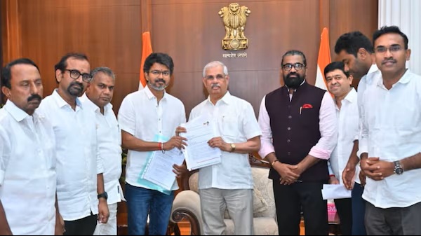 விஜய் முதல்வராவதில் இன்னமும் இழுபறி: தள்ளிப்போகும் பதவியேற்பு