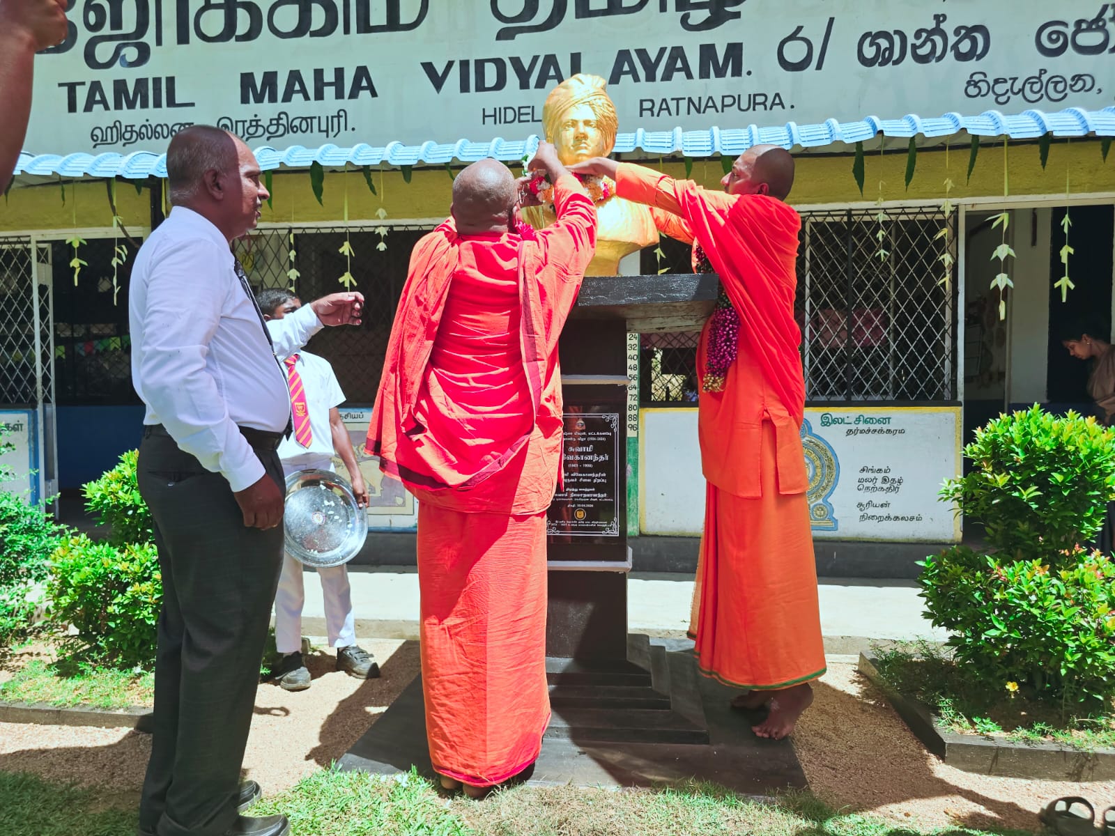 இரத்தினபுரி புனித ஜோக்கிம் த.ம.வி இல் விவேகானந்தர் சிலை திறப்பு