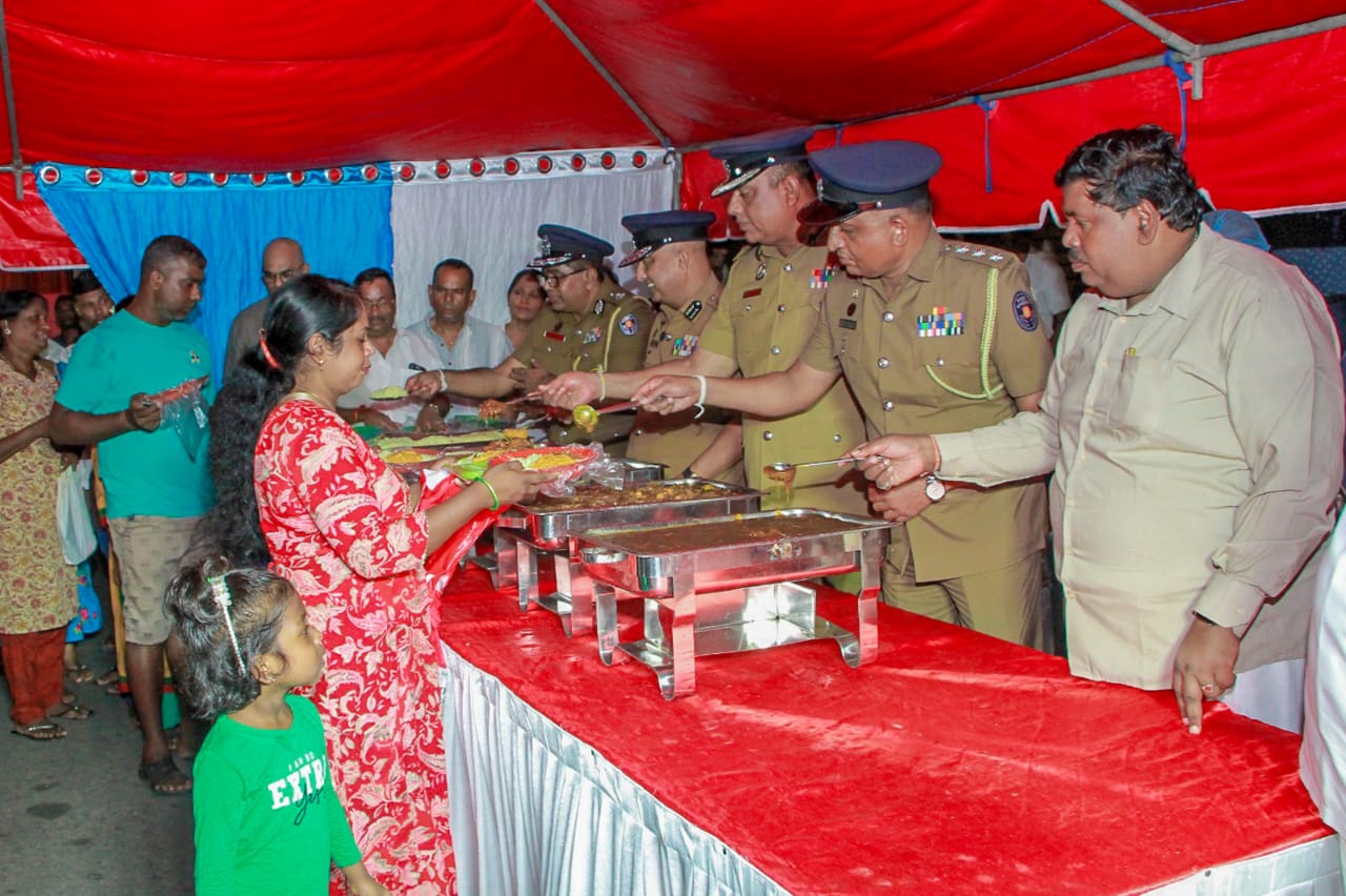 கொழும்பு செட்டியார் தெரு இலங்கை நகை வியாபாரிகள் சங்க வெசாக் 'தன்சலை'