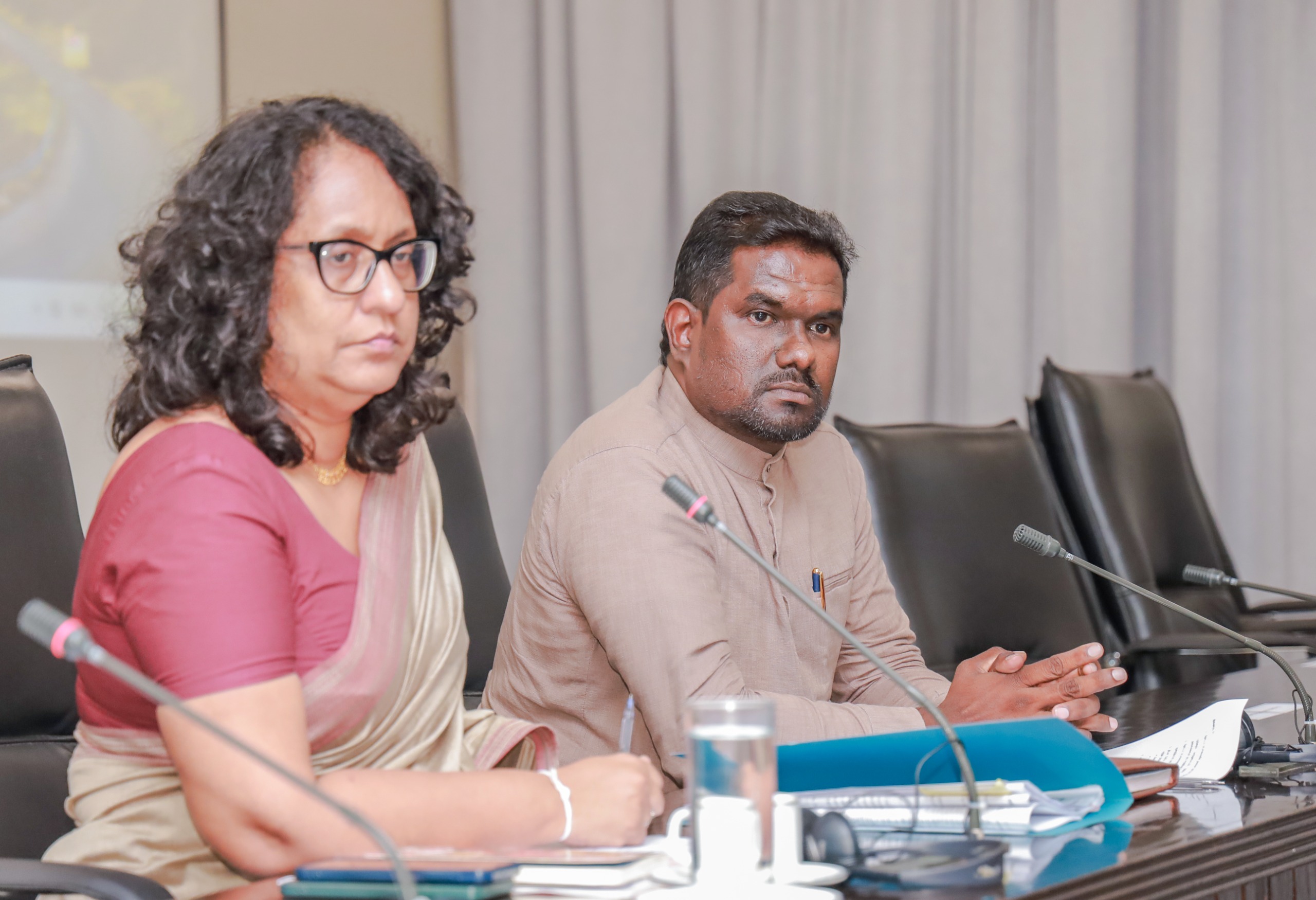பெருந்தோட்டப் பாடசாலைகள் அபிவிருத்தி குறித்து பிரதமர் தலைமையில் ஆய்வு