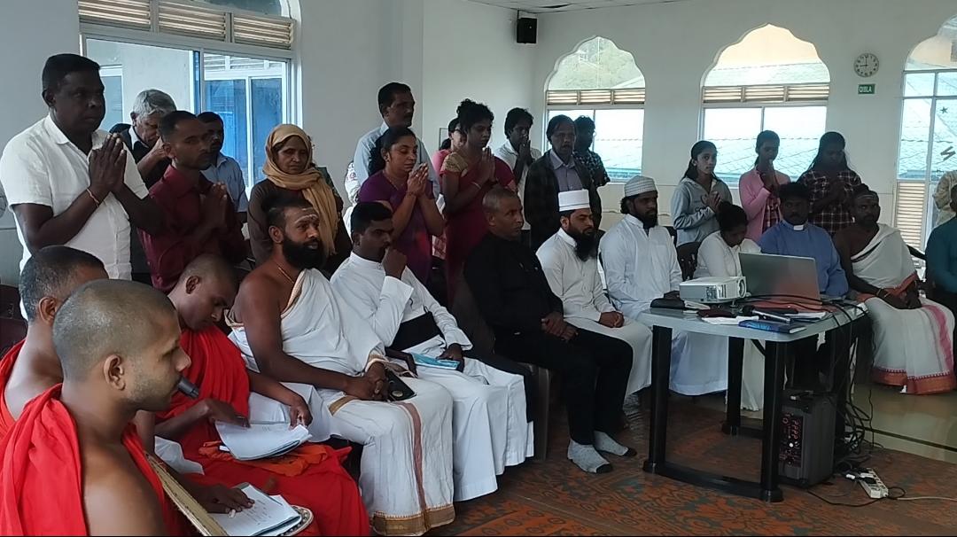 தலவாக்கலை மசூதியில் அனைத்து மதத் தலைவர்களும் ஒன்றுகூடல்!