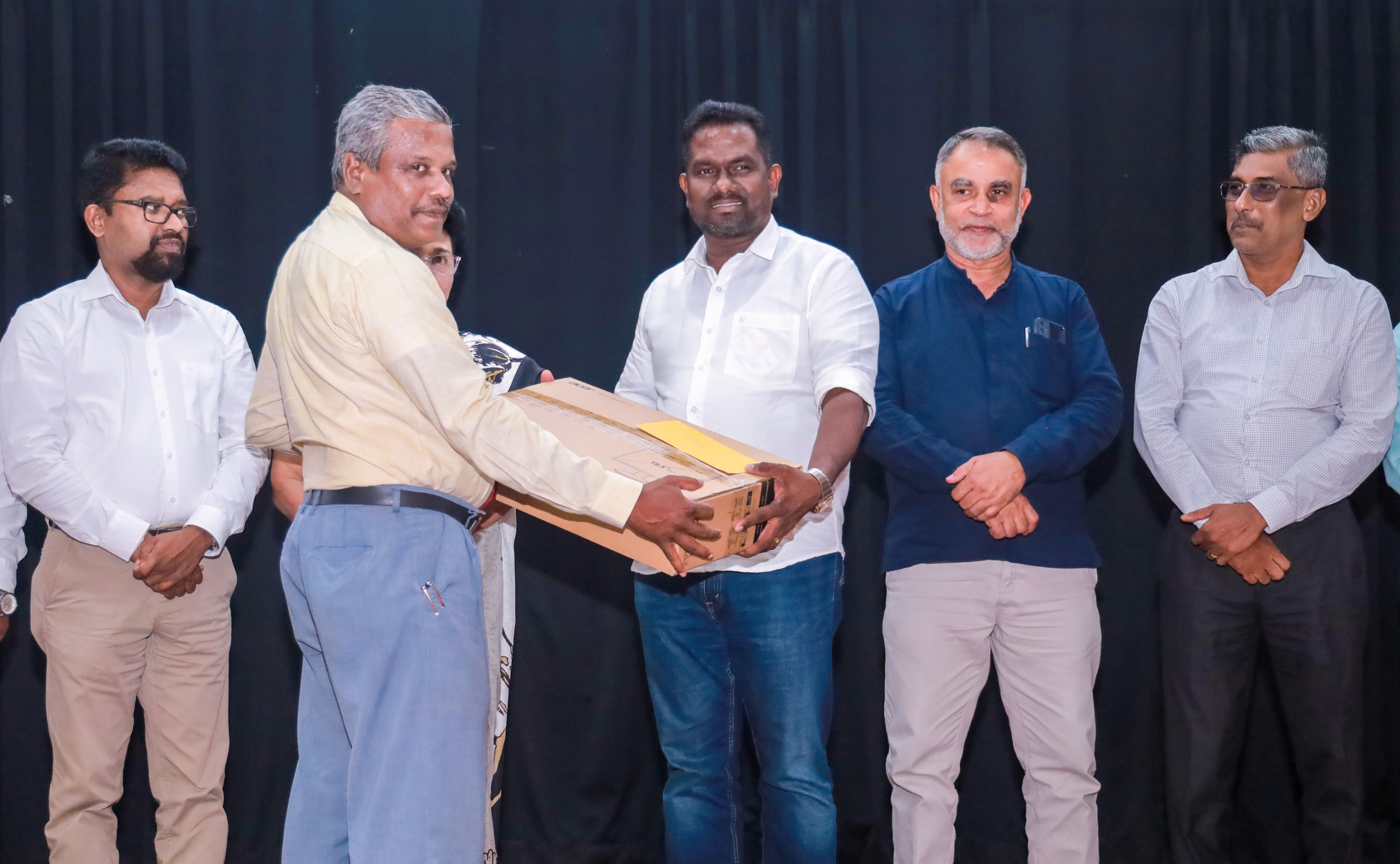 சபரகமுவை மாகாண பாடசாலைகளுக்கு தொழினுட்ப உபகரணங்கள் வழங்கல்!