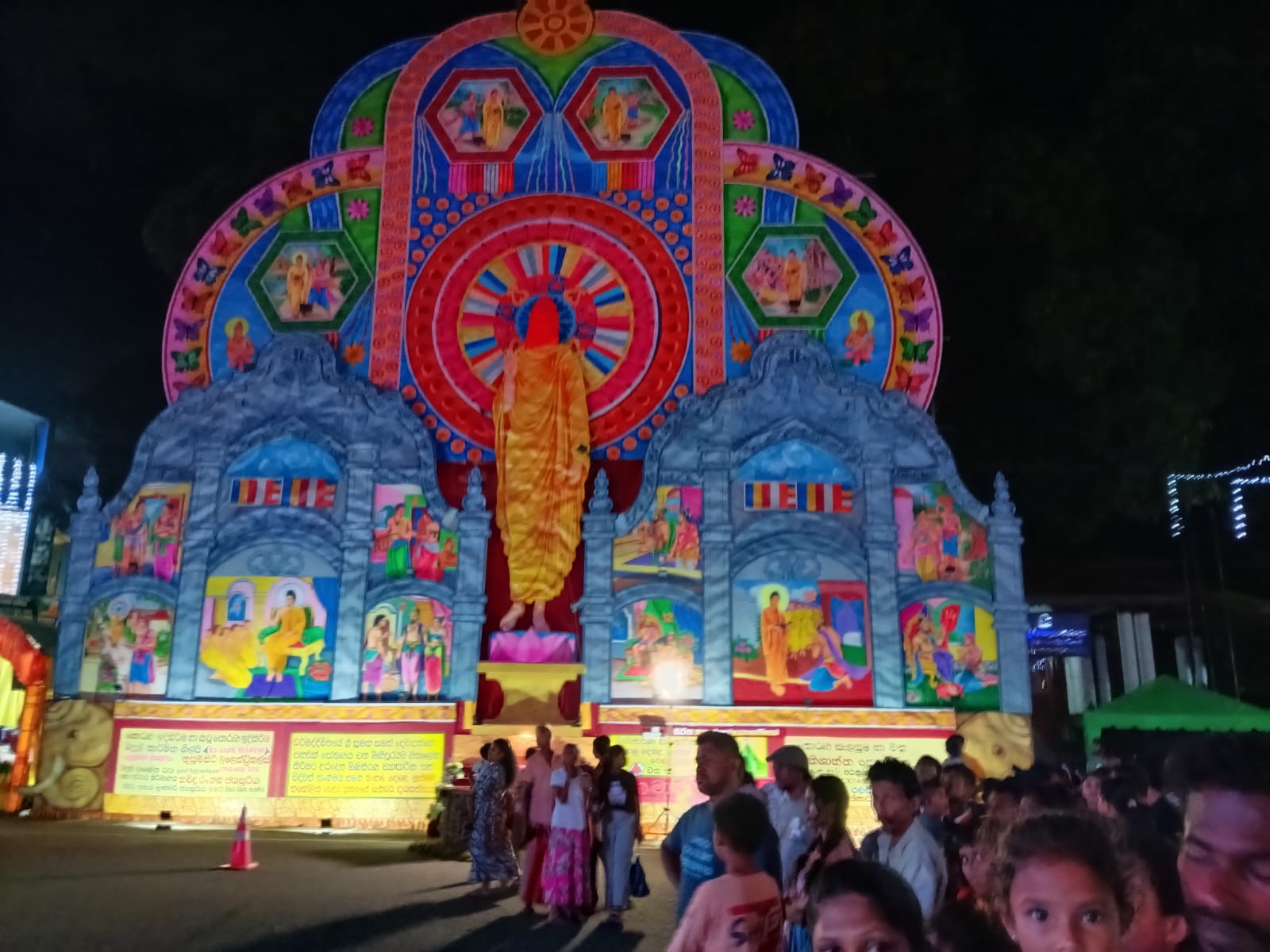 இரத்தினபுரி நகரில் களைகட்டும் பொசன் கொண்டாட்டங்கள்