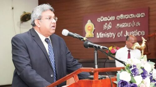 அரசாங்கத்தின் நீதியமைச்சர் ஹர்ஷன நாணாயக்கார மீது நம்பிக்கையில்லாப் பிரேரணை