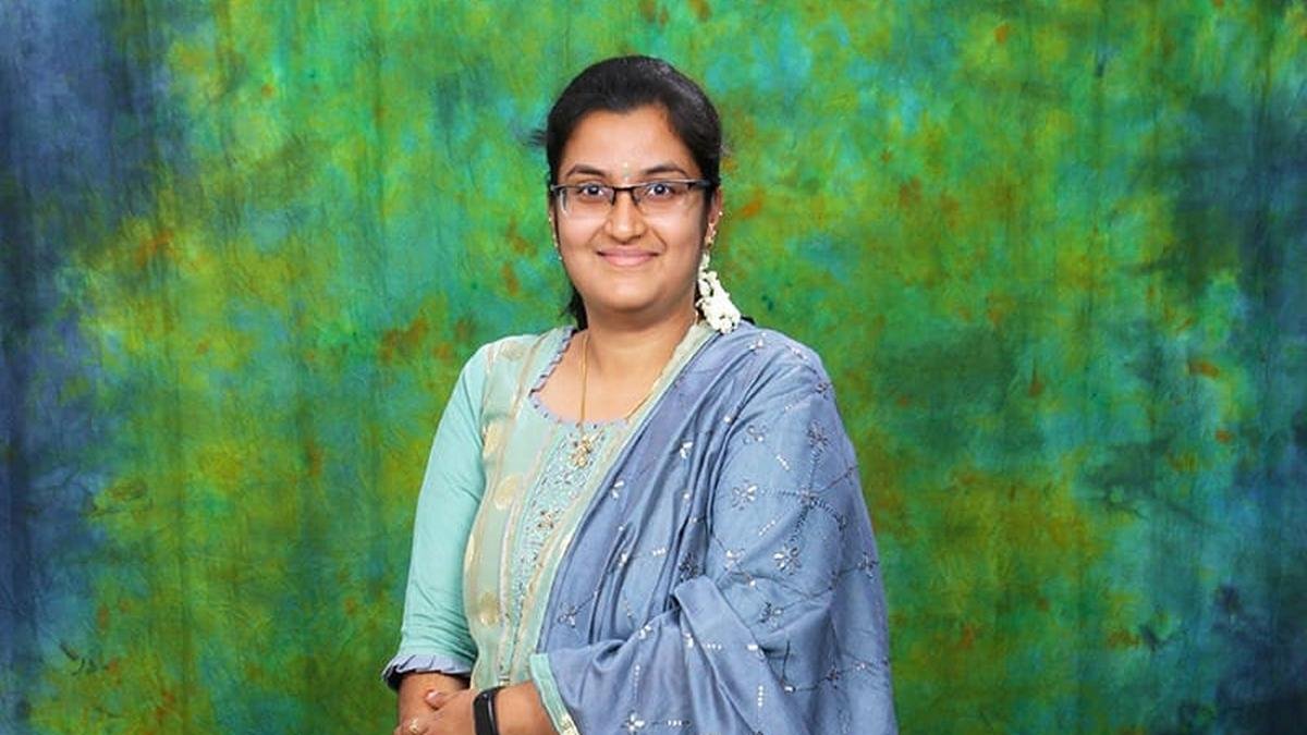 இன்று கண்டி தனியார் பஸ்ஸில் ஆசிரியை மீது தாக்குதல்