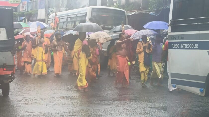 மழைக்கு மத்தியிலும் மஸ்கெலியாவில் கதிர்காமம் யாத்திரை புறப்படடது.