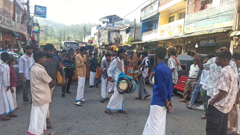 நல்லதண்ணி மறே தோட்டத்திலிருந்து கதிர்காமம் செல்கிறார்கள்