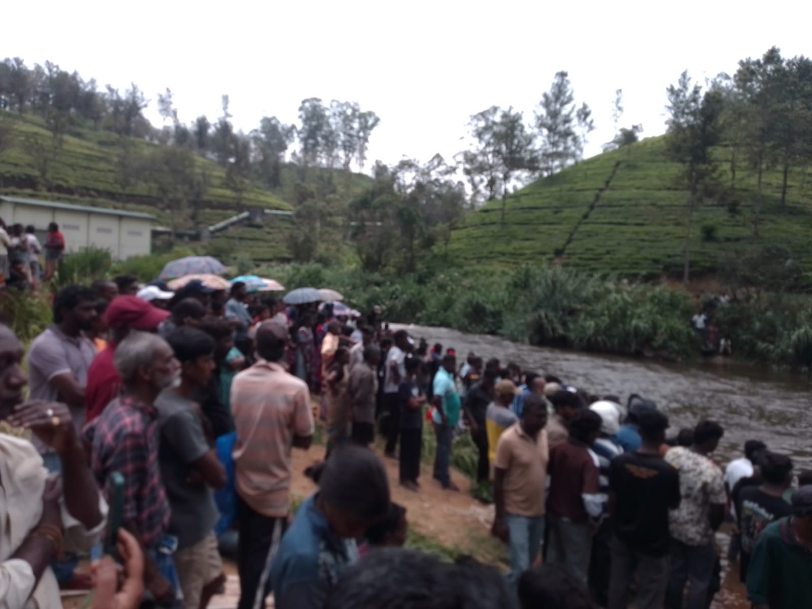 ஆற்றில் காணாமல்போன மிளகுசேனை மாணவனைத் தேடும் முயற்சி தோல்வி